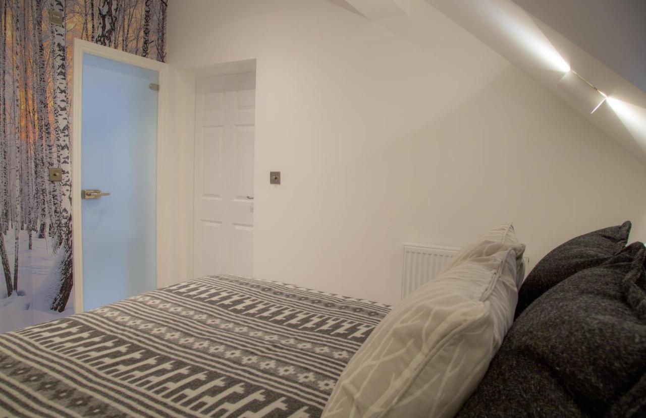 Winckley Stays Preston  Eksteriør billede A bedroom in a typical apartment