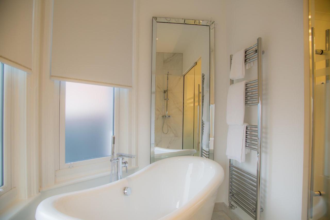 Winckley Stays Preston  Eksteriør billede A modern bathroom