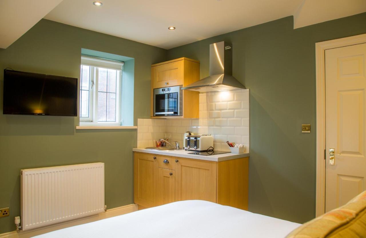 Winckley Stays Preston  Eksteriør billede A small kitchen in a studio apartment