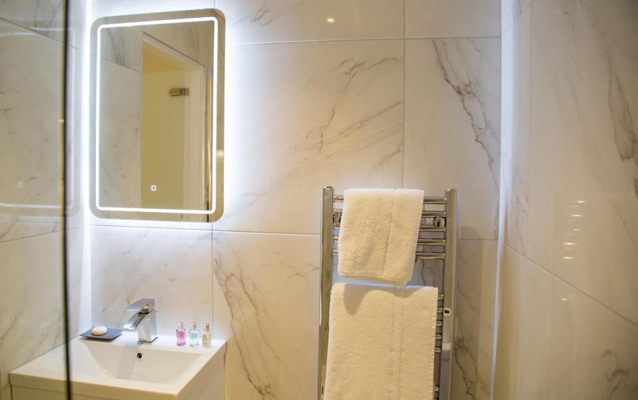 Winckley Stays Preston  Eksteriør billede A heated towel rail