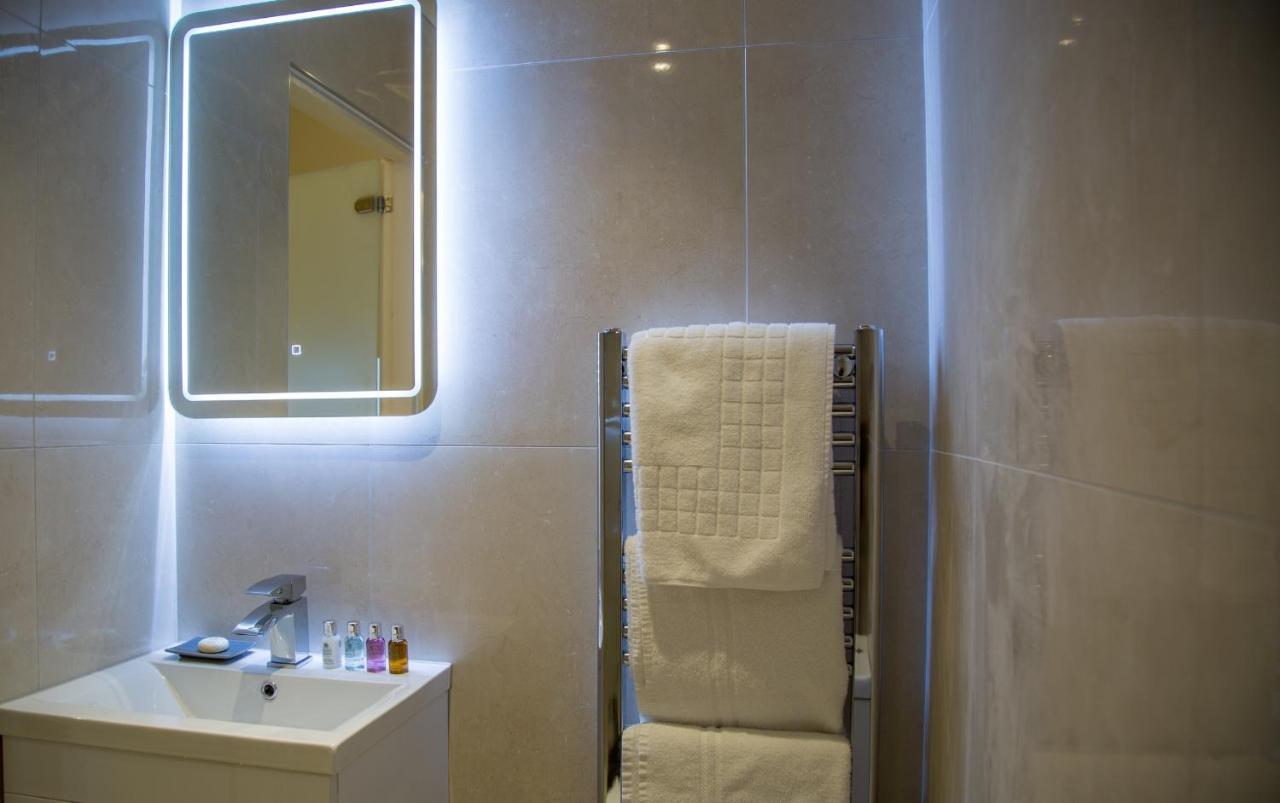 Winckley Stays Preston  Eksteriør billede A heated towel rail