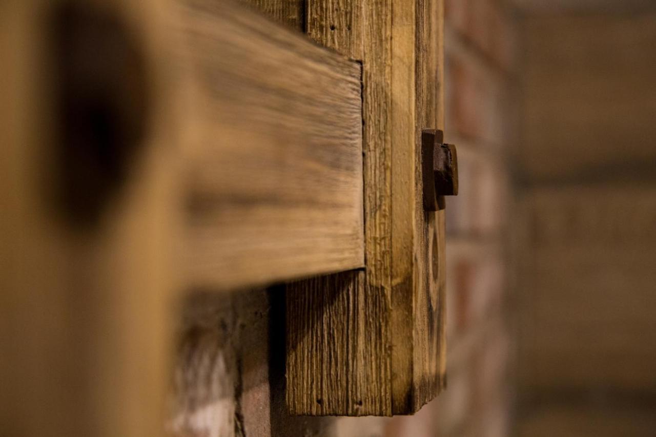 Winckley Stays Preston  Eksteriør billede A simple wooden lock